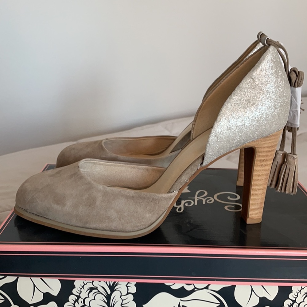 Brand New Seychelles Taupe Suede and Silver Sparkle Heels